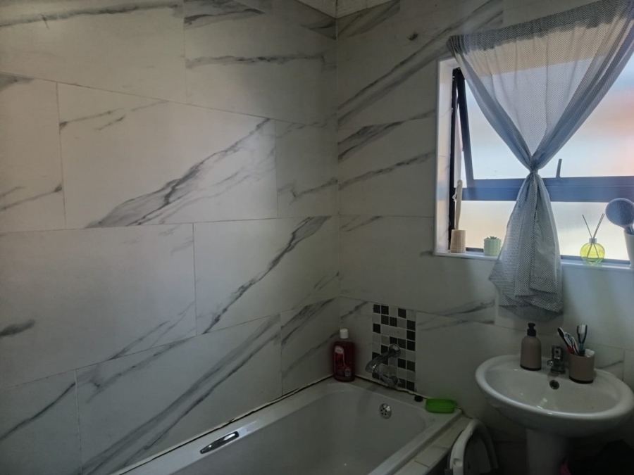 3 Bedroom Property for Sale in Roodepan Northern Cape